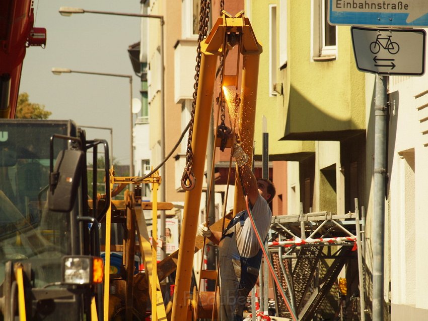 Baukran umgestuerzt Koeln Suelz Suelzguertel P196.JPG